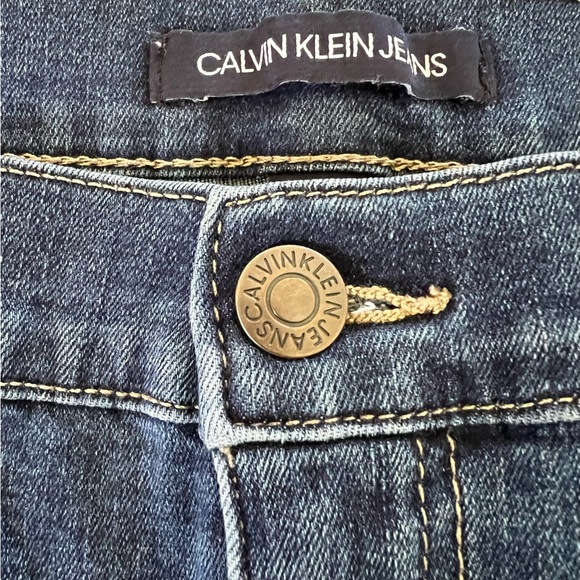 Calvin Klein Mid Rise Skinny Jean 12/31 - Picture 6 of 11